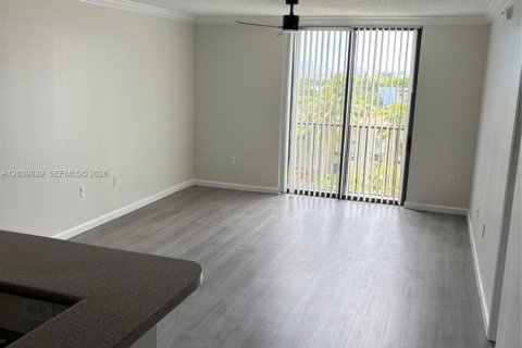 Condo in Hollywood, Florida, 1 bedroom № 2086405 - photo 4