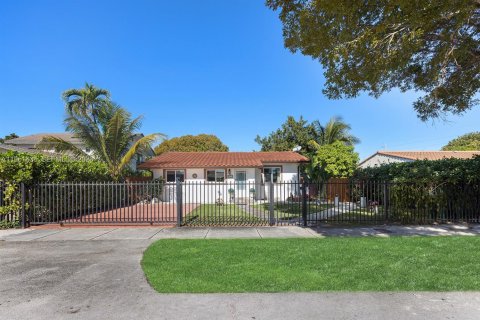 House in Miami, Florida 3 bedrooms, 98.57 sq.m. № 2008482 - photo 3