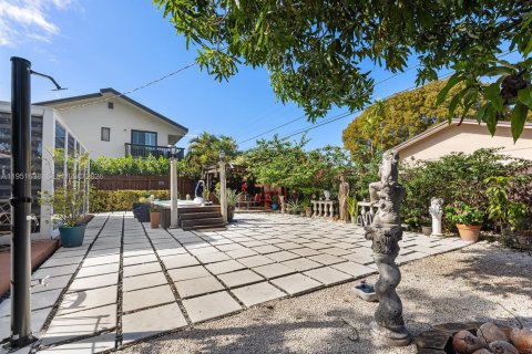 House in Miami, Florida 3 bedrooms, 98.57 sq.m. № 2008482 - photo 29