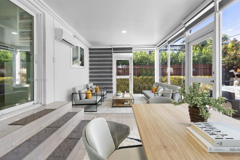 House in Miami, Florida 3 bedrooms, 98.57 sq.m. № 2008482 - photo 16