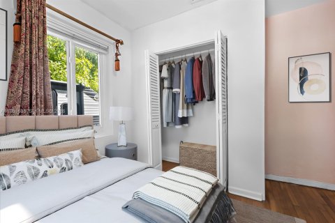 House in Miami, Florida 3 bedrooms, 98.57 sq.m. № 2008482 - photo 15