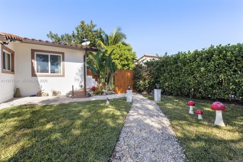 House in Miami, Florida 3 bedrooms, 98.57 sq.m. № 2008482 - photo 23