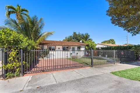 House in Miami, Florida 3 bedrooms, 98.57 sq.m. № 2008482 - photo 21