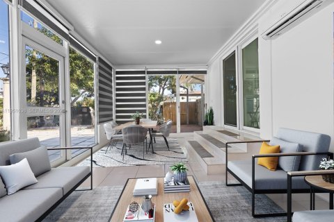 House in Miami, Florida 3 bedrooms, 98.57 sq.m. № 2008482 - photo 18