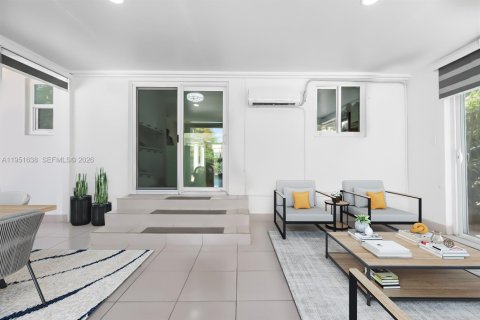 House in Miami, Florida 3 bedrooms, 98.57 sq.m. № 2008482 - photo 17