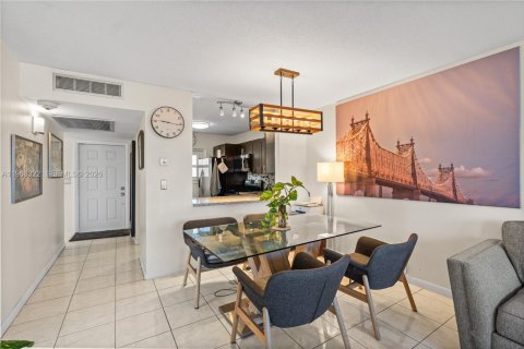 Condominio en venta en Hollywood, Florida, 2 dormitorios, 84.45 m2 № 2027922 - foto 5