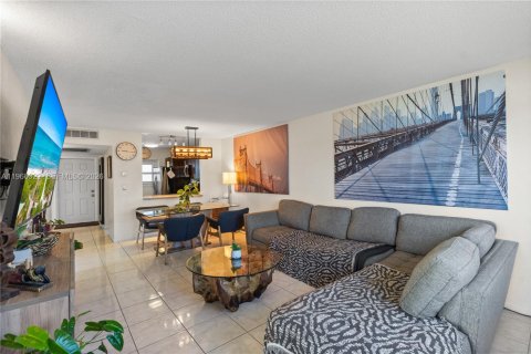 Condominio en venta en Hollywood, Florida, 2 dormitorios, 84.45 m2 № 2027922 - foto 8