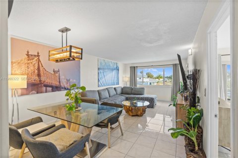 Condominio en Hollywood, Florida, 2 dormitorios № 2027922