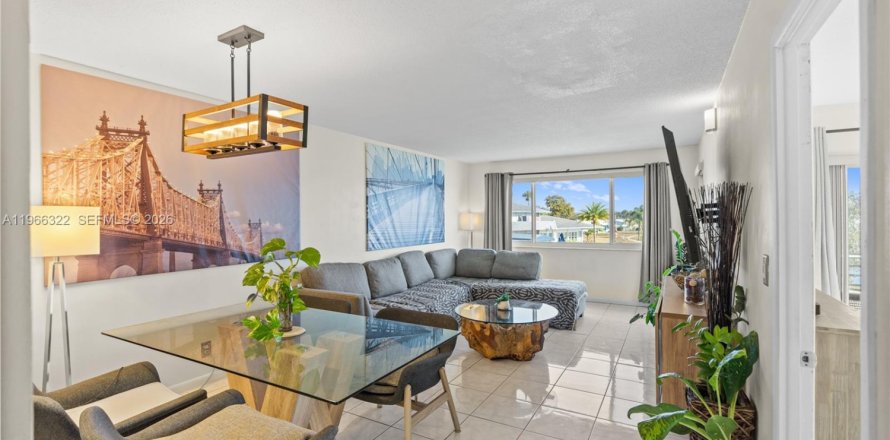Condominio en Hollywood, Florida, 2 dormitorios  № 2027922