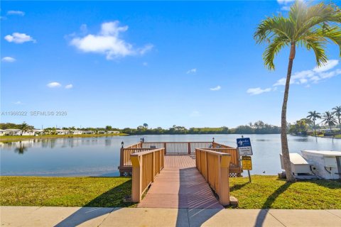 Condominio en venta en Hollywood, Florida, 2 dormitorios, 84.45 m2 № 2027922 - foto 28