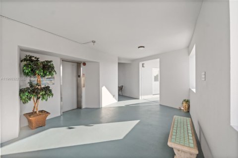 Condominio en venta en Hollywood, Florida, 2 dormitorios, 84.45 m2 № 2027922 - foto 21