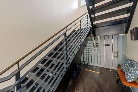 Casa en venta en Tampa, Florida, 6 dormitorios, 436.73 m2 № 1795440 - foto 23