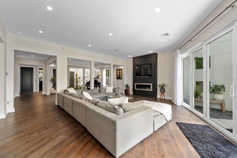 Casa en venta en Tampa, Florida, 6 dormitorios, 436.73 m2 № 1795440 - foto 11