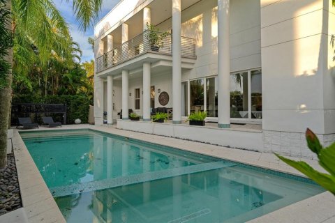 Casa en venta en Tampa, Florida, 6 dormitorios, 436.73 m2 № 1795440 - foto 3