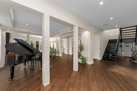 Casa en venta en Tampa, Florida, 6 dormitorios, 436.73 m2 № 1795440 - foto 20