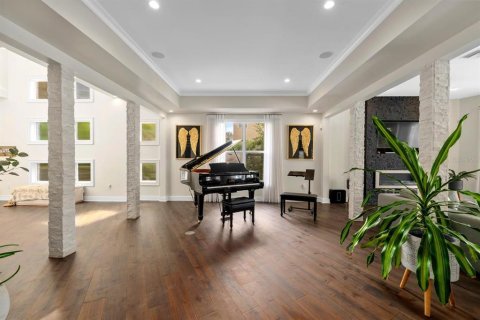 Casa en venta en Tampa, Florida, 6 dormitorios, 436.73 m2 № 1795440 - foto 8