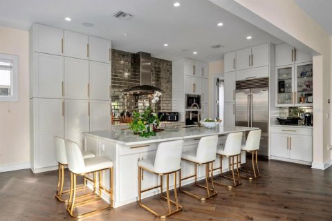 Casa en venta en Tampa, Florida, 6 dormitorios, 436.73 m2 № 1795440 - foto 15