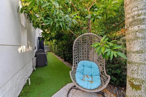 Casa en venta en Tampa, Florida, 6 dormitorios, 436.73 m2 № 1795440 - foto 4