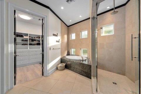 Casa en venta en Tampa, Florida, 6 dormitorios, 436.73 m2 № 1795440 - foto 30