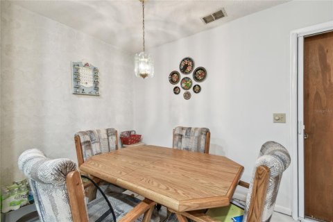 Condo in Land O' Lakes, Florida, 2 bedrooms  № 1562558 - photo 23