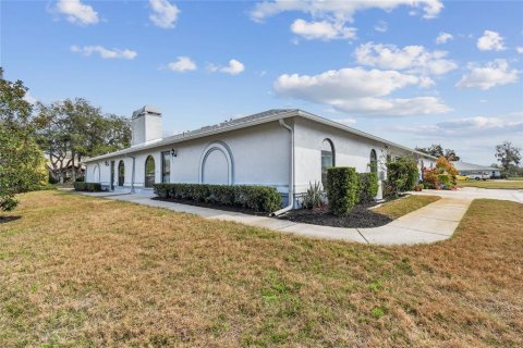 Condo in Land O' Lakes, Florida, 2 bedrooms  № 1562558 - photo 1