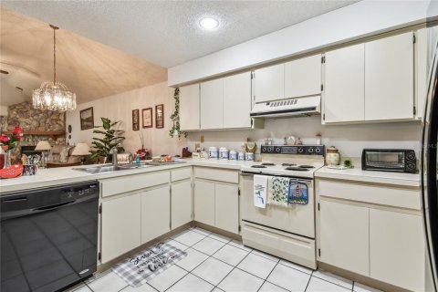 Condo in Land O' Lakes, Florida, 2 bedrooms  № 1562558 - photo 16