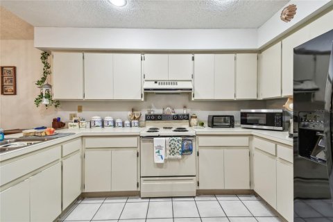 Condo in Land O' Lakes, Florida, 2 bedrooms  № 1562558 - photo 18