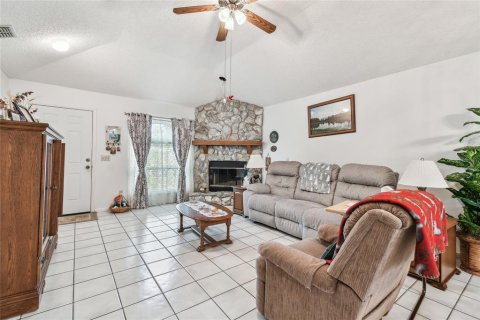 Condo in Land O' Lakes, Florida, 2 bedrooms  № 1562558 - photo 9