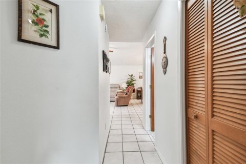Condo in Land O' Lakes, Florida, 2 bedrooms  № 1562558 - photo 25