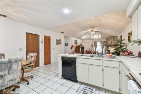 Condo in Land O' Lakes, Florida, 2 bedrooms  № 1562558 - photo 21