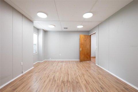 Снять в аренду коммерческую недвижимость в Орландо, Флорида 240.62м2, № 1884257 - фото 12