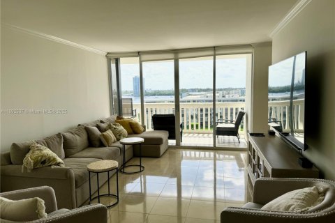 Copropriété à vendre à Aventura, Floride: 2 chambres, 105.91 m2 № 1946374 - photo 2