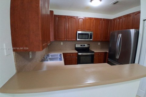 Touwnhouse à louer à Homestead, Floride: 4 chambres, 120.96 m2 № 2278590 - photo 10