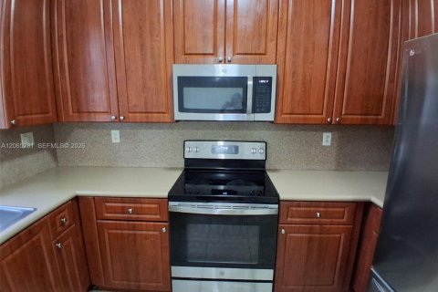 Touwnhouse à louer à Homestead, Floride: 4 chambres, 120.96 m2 № 2278590 - photo 11