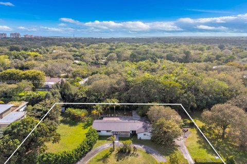 House in Pinecrest, Florida 5 bedrooms, 190.54 sq.m. № 2017604 - photo 3