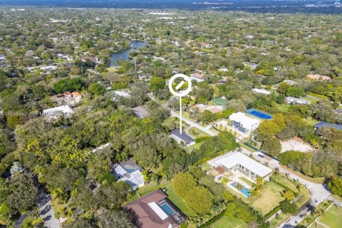 House in Pinecrest, Florida 5 bedrooms, 190.54 sq.m. № 2017604 - photo 2