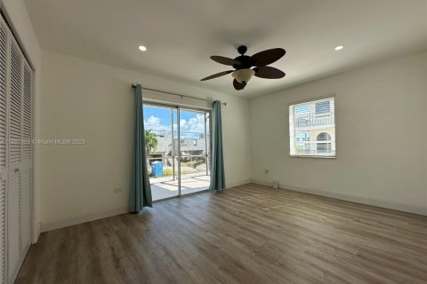 House in Islamorada, Village of Islands, Florida 4 bedrooms, 156.08 sq.m. № 1948419 - photo 19