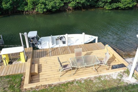 House in Islamorada, Village of Islands, Florida 4 bedrooms, 156.08 sq.m. № 1948419 - photo 6