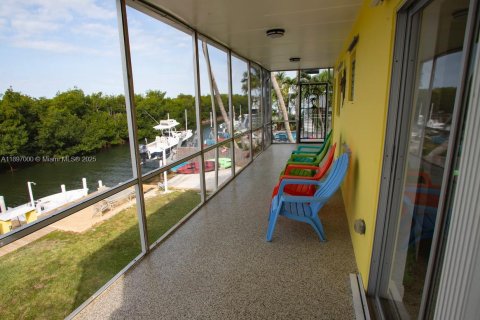 House in Islamorada, Village of Islands, Florida 4 bedrooms, 156.08 sq.m. № 1948419 - photo 4