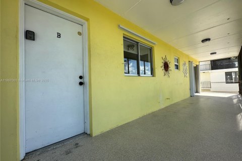 House in Islamorada, Village of Islands, Florida 4 bedrooms, 156.08 sq.m. № 1948419 - photo 9