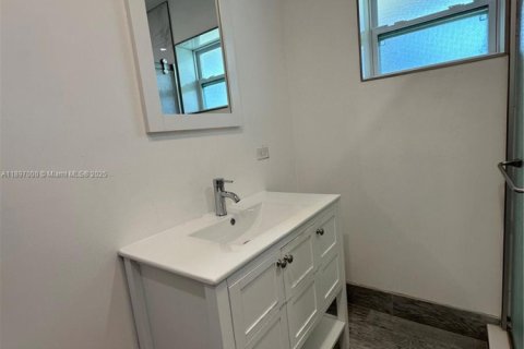 House in Islamorada, Village of Islands, Florida 4 bedrooms, 156.08 sq.m. № 1948419 - photo 23