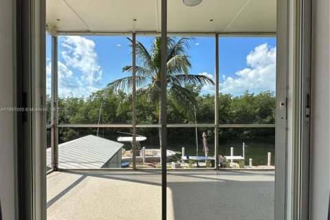 House in Islamorada, Village of Islands, Florida 4 bedrooms, 156.08 sq.m. № 1948419 - photo 26
