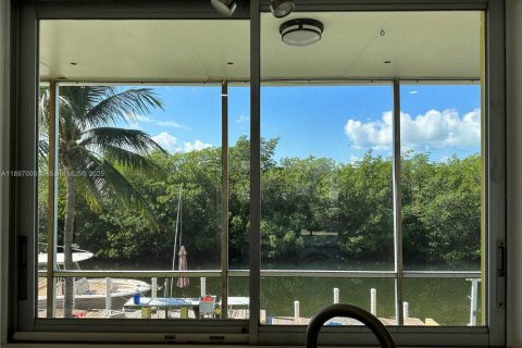 House in Islamorada, Village of Islands, Florida 4 bedrooms, 156.08 sq.m. № 1948419 - photo 14