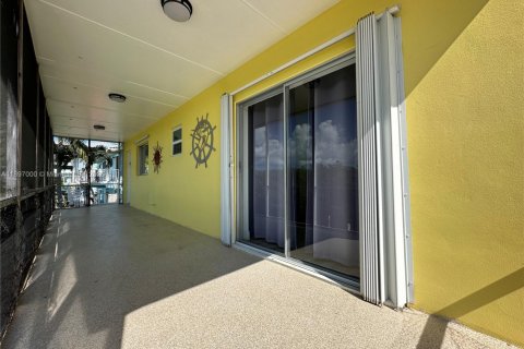 House in Islamorada, Village of Islands, Florida 4 bedrooms, 156.08 sq.m. № 1948419 - photo 8