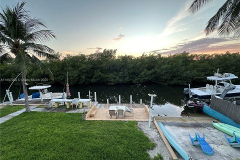 House in Islamorada, Village of Islands, Florida 4 bedrooms, 156.08 sq.m. № 1948419 - photo 28