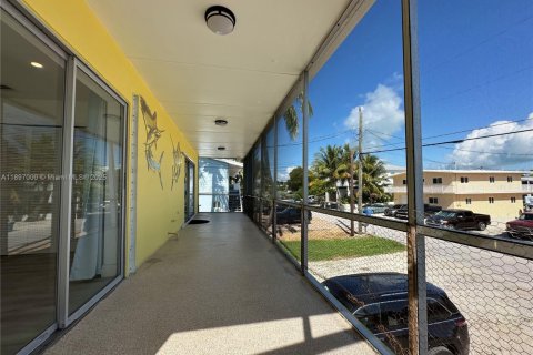 House in Islamorada, Village of Islands, Florida 4 bedrooms, 156.08 sq.m. № 1948419 - photo 18