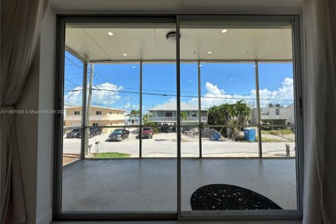 House in Islamorada, Village of Islands, Florida 4 bedrooms, 156.08 sq.m. № 1948419 - photo 16