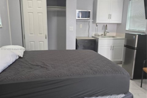 Immobilier commercial à louer à Miami Gardens, Floride: 1 chambre, 118.36 m2 № 1923368 - photo 3