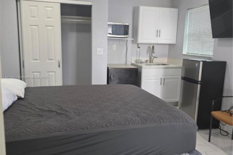 Immobilier commercial à louer à Miami Gardens, Floride: 1 chambre, 118.36 m2 № 1923368 - photo 4
