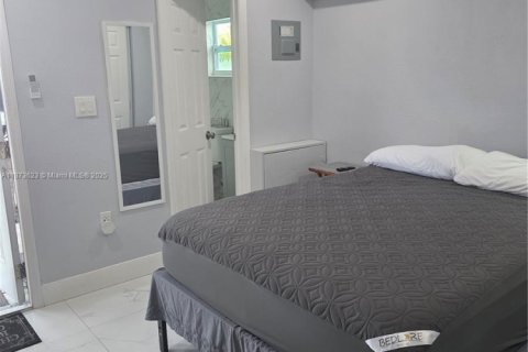 Immobilier commercial à louer à Miami Gardens, Floride: 1 chambre, 118.36 m2 № 1923368 - photo 2